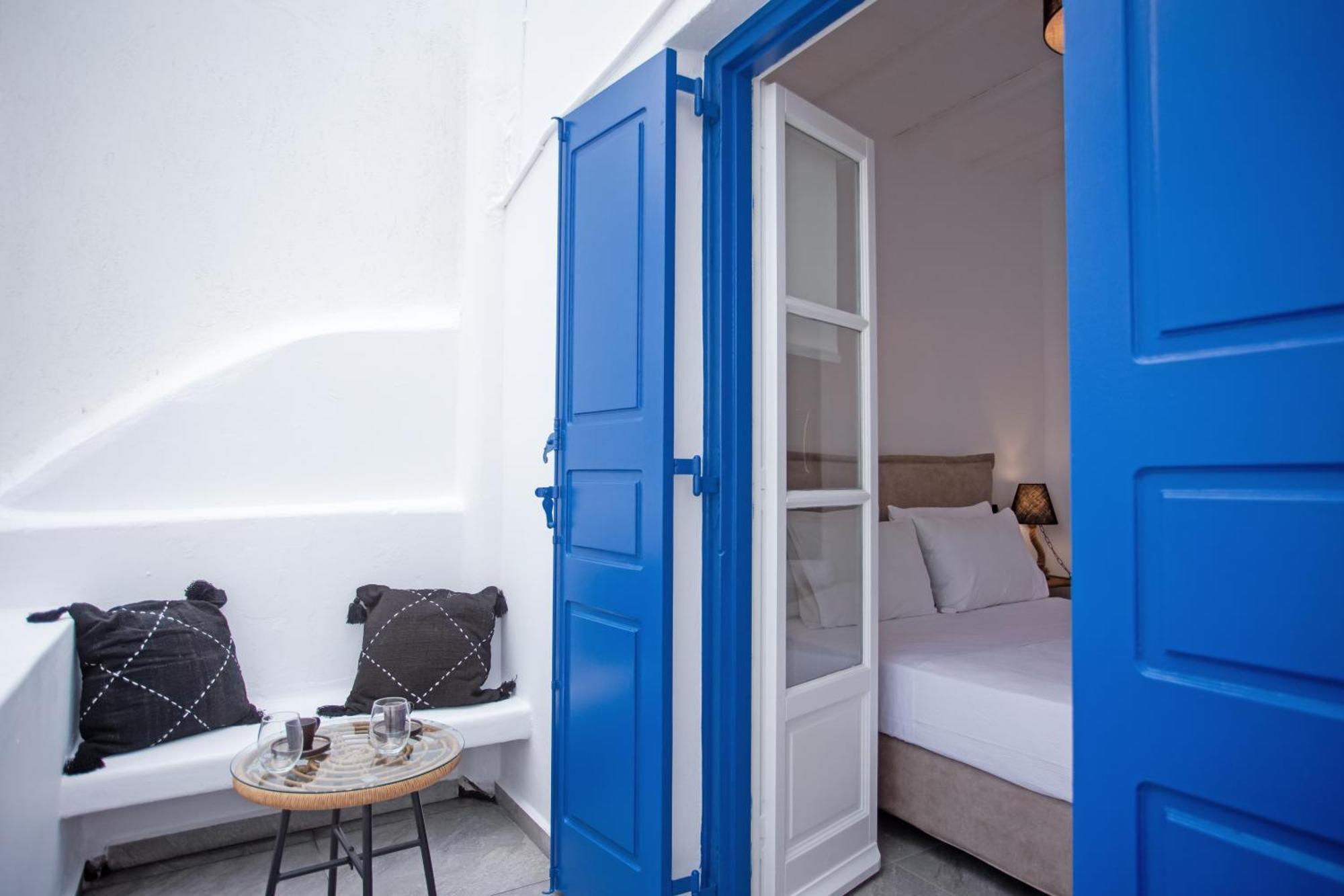 Athena΄s Residency / *
